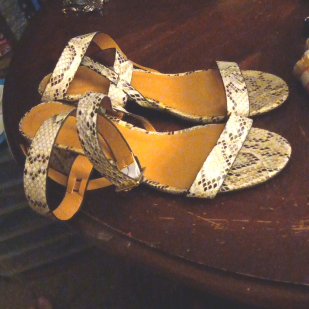 NWOT Snake Print Strappy Sandal with Block Heel - Picture 2 of 6